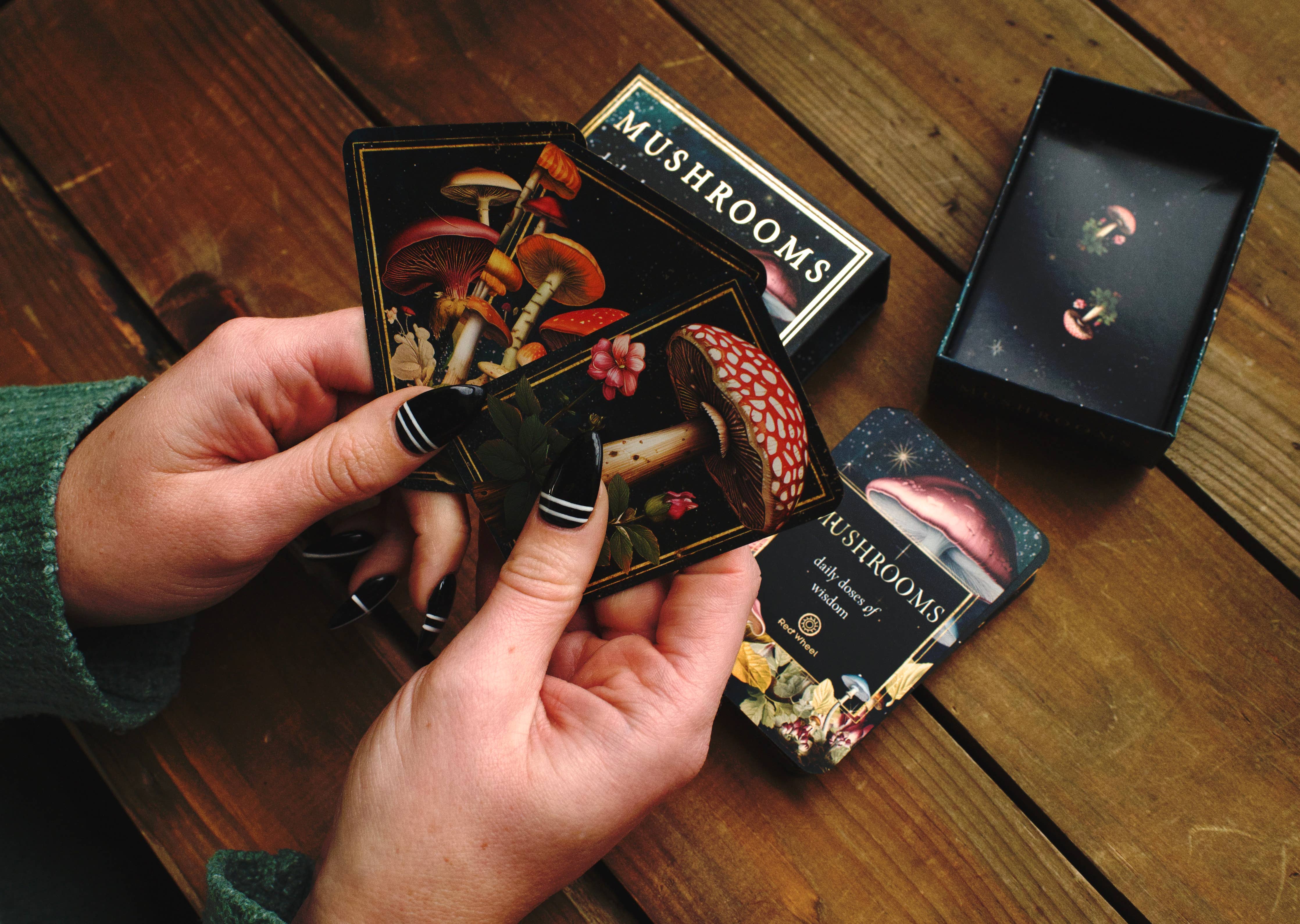 Mushrooms: Daily Doses of Wisdom (36 Gilt-Edged Mini Cards)